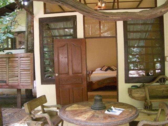 Momchailai Forest Retreat Kanchanaburi Pokój zdjęcie